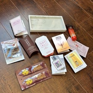 ORGANIZER // Acrylic Vanity Tray + Samples